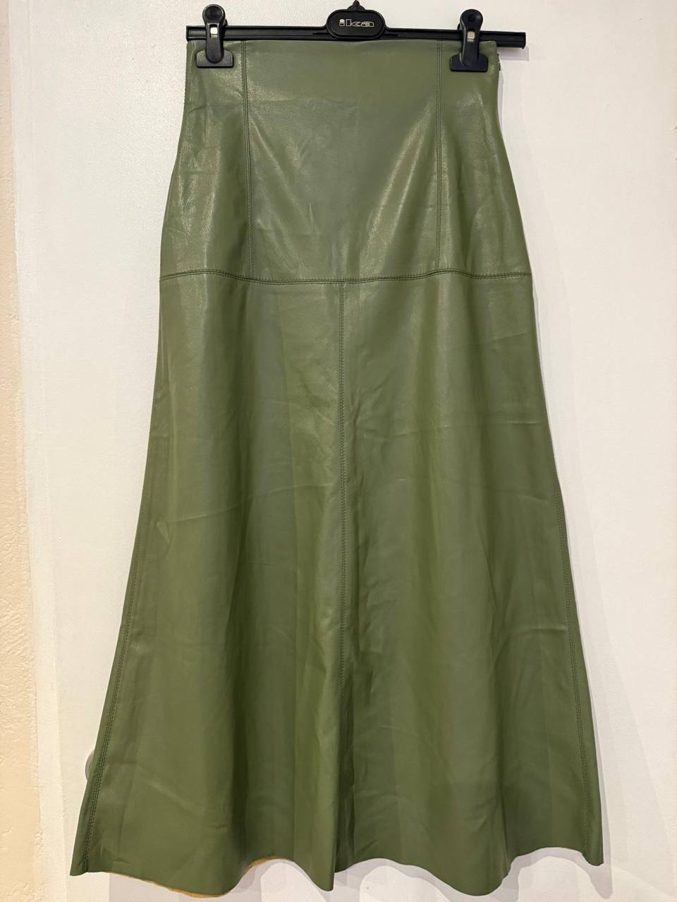 Elegancka spódnica ZARA w kolorze oliwkowym.