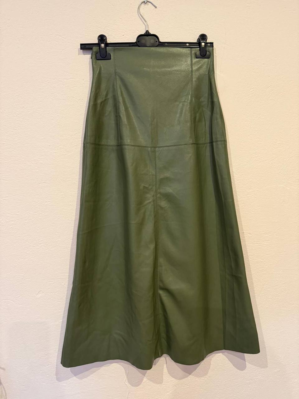 Elegancka spódnica ZARA w kolorze oliwkowym.