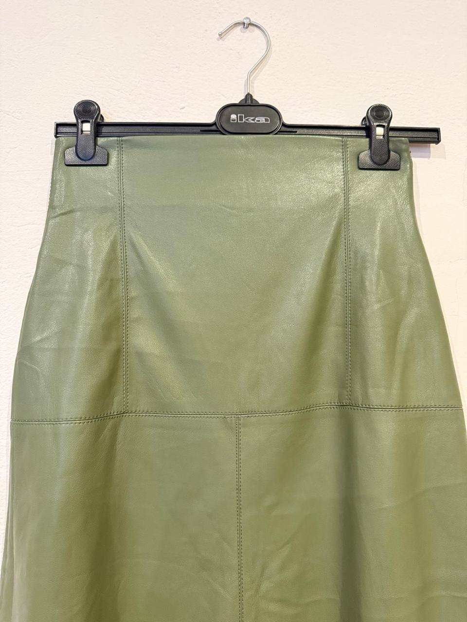 Elegancka spódnica ZARA w kolorze oliwkowym.