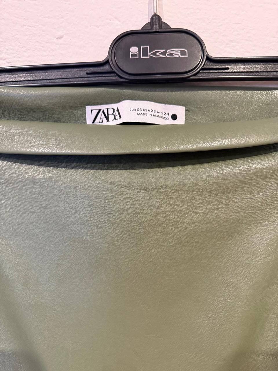 Elegancka spódnica ZARA w kolorze oliwkowym.