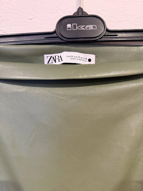 Elegancka spódnica ZARA w kolorze oliwkowym.